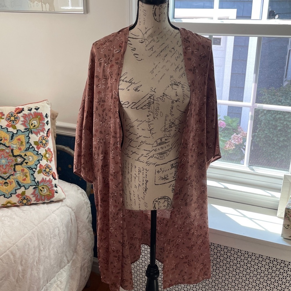 1265. Honeyme Gorgeous Floral Kimono.